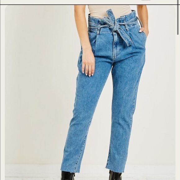 DL1961 Susie Tapered Jeans - Picture 1 of 9